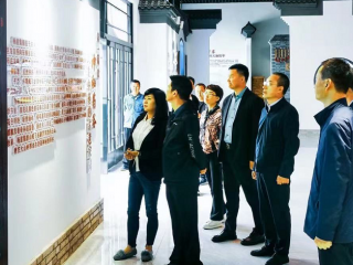 6月16日，省工商聯(lián)調(diào)研部崔明瑞部長(zhǎng)率隊(duì)甘肅省浙江企業(yè)聯(lián)合會(huì)副會(huì)長(zhǎng)蔡冠平、蘭州華能生態(tài)能源科技股份有限公司董事長(zhǎng)李強(qiáng)一行，赴會(huì)寧縣楊崖集鎮(zhèn)隴西川村考察對(duì)接鄉(xiāng)村振興清潔生活整村推進(jìn)項(xiàng)目，調(diào)研部全體干部陪